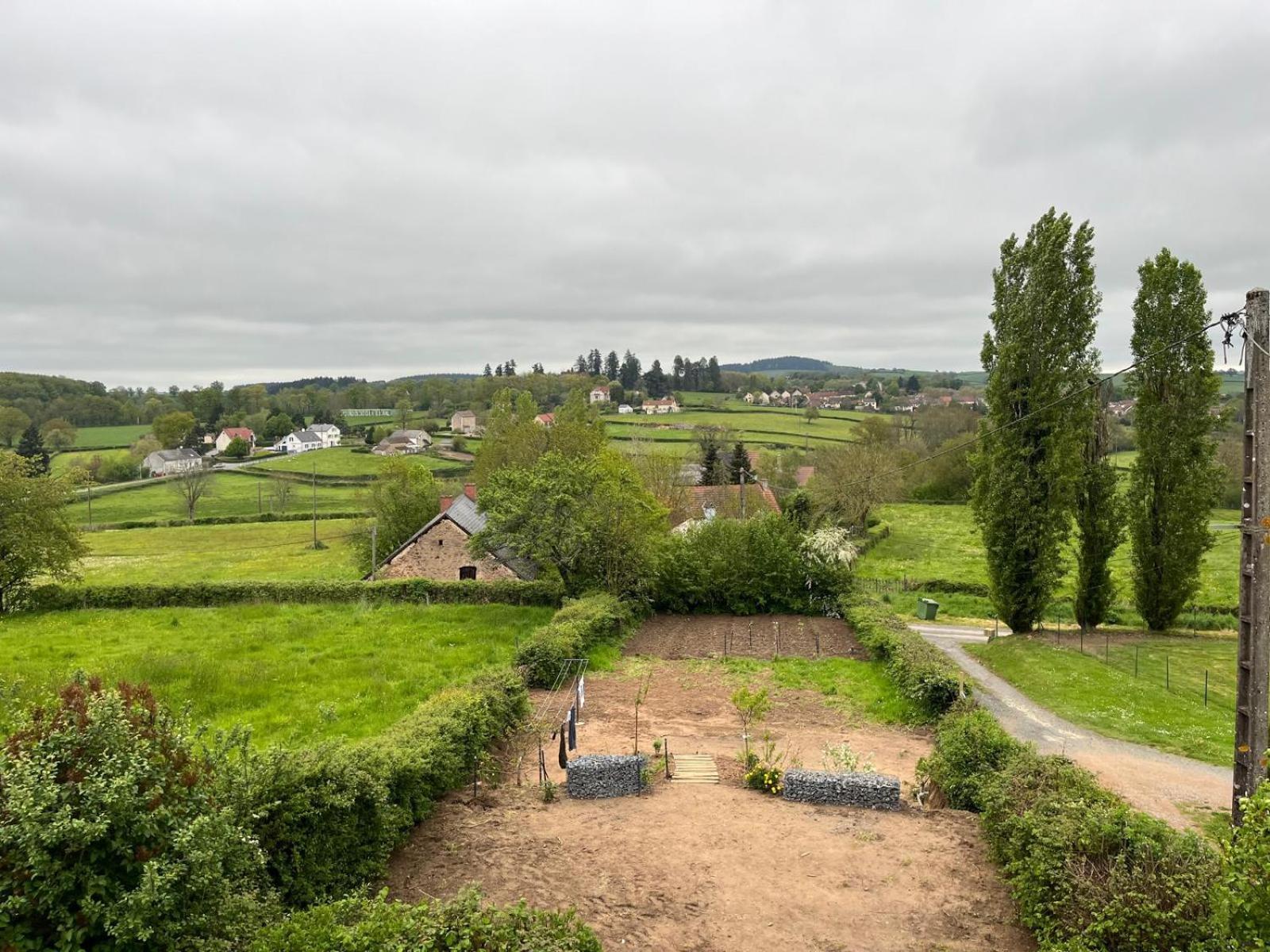 Domaine Du Pavillon Gite 15 Personnes Issy-l'Eveque Luaran gambar