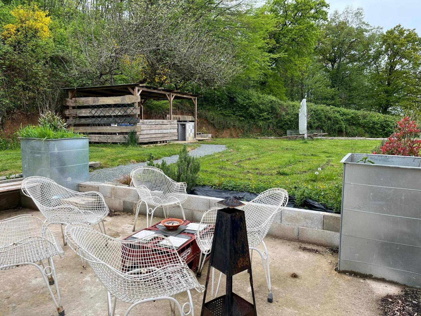 Domaine Du Pavillon Gite 15 Personnes Issy-l'Eveque Luaran gambar